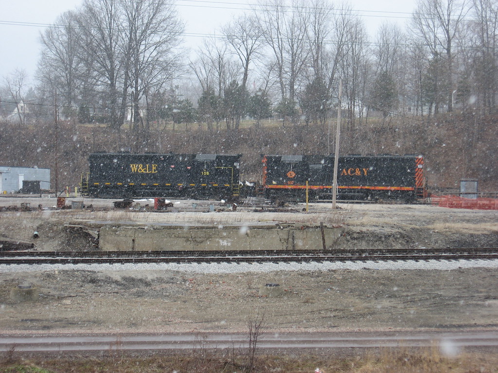 W&LE GP353 's 107 and 108 107 Former WE/NS/SOU/NS 2653.… Flickr