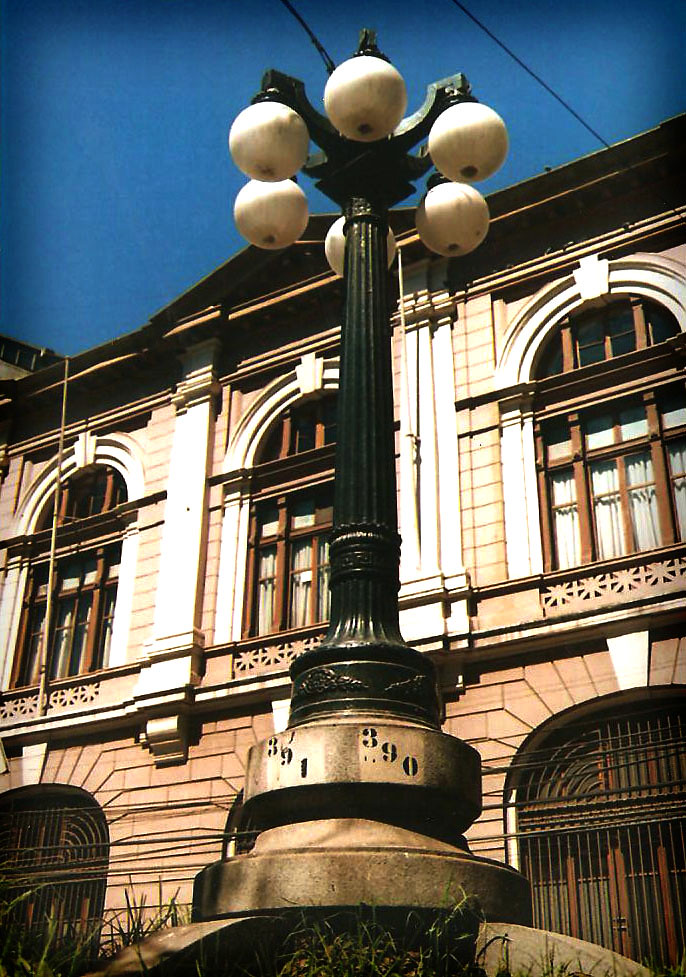 [Valpo] La tierra giró para acercarnos, giró sobre sí mism… Flickr