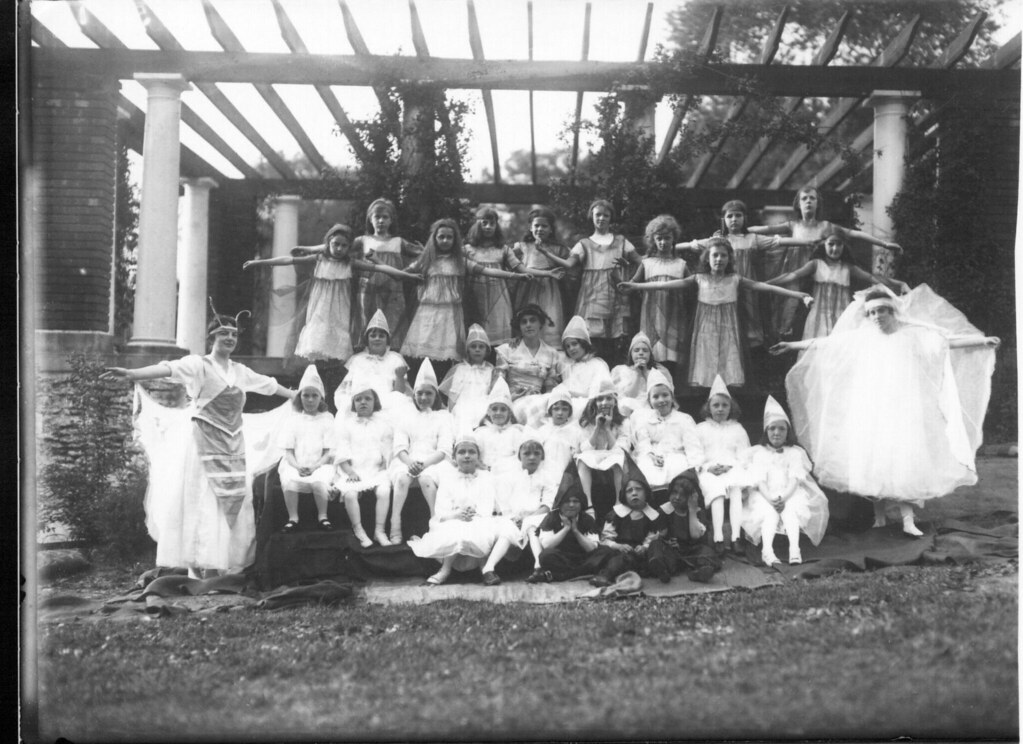 Participants at Oxford College May Day celebration 1916 Flickr