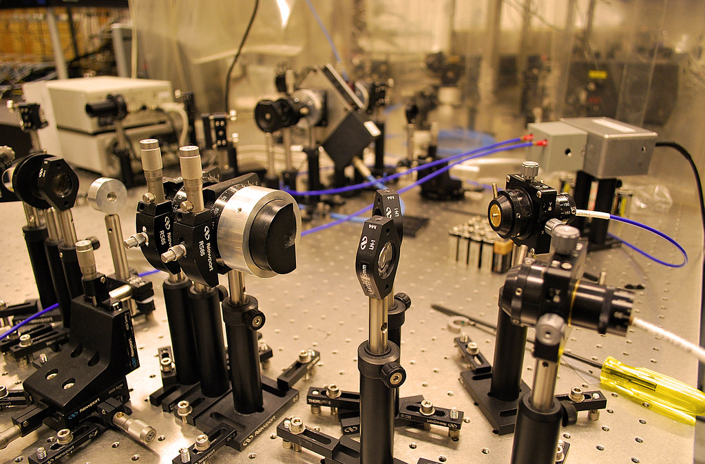 Femtosecond Laser The femtosecond laser apparatus in my bu… Flickr