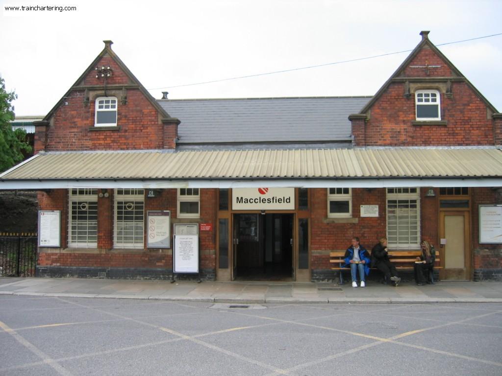 Train Chartering Westbury Station, England renamed Maccl… Flickr