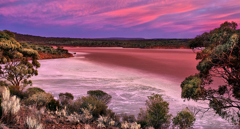 Lake Cowan Lake Cowan surrounding the goldfields tow of No… Flickr