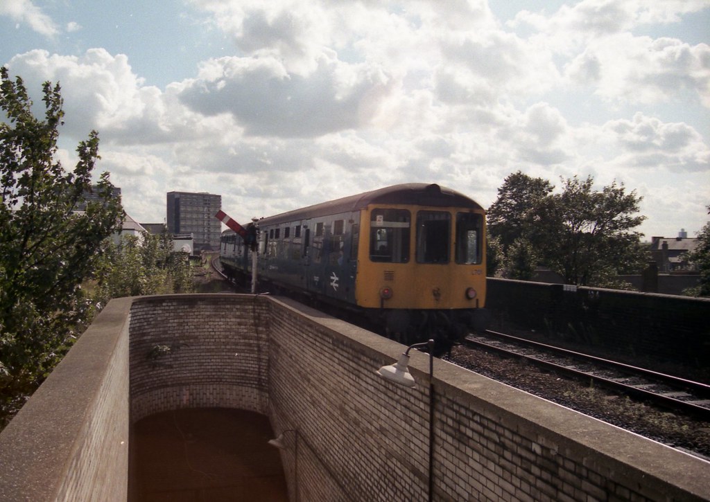 Leytonstone High Rd BR station 1987 Tim Brown Flickr