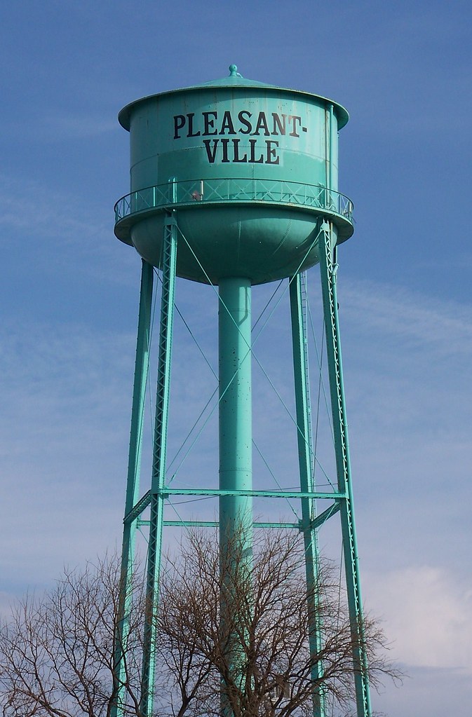 OH Pleasantville Water Tower Water tower in Pleasantvill… Flickr
