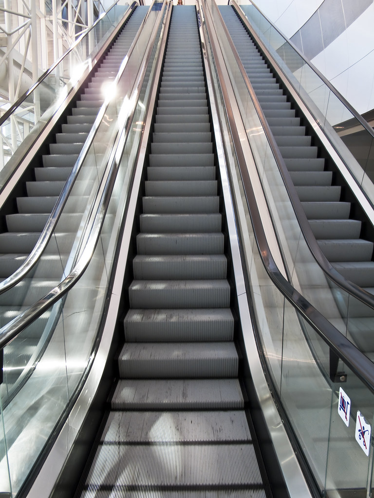 Escalators at the DFW Airport The DallasFort Worth Intern… Flickr