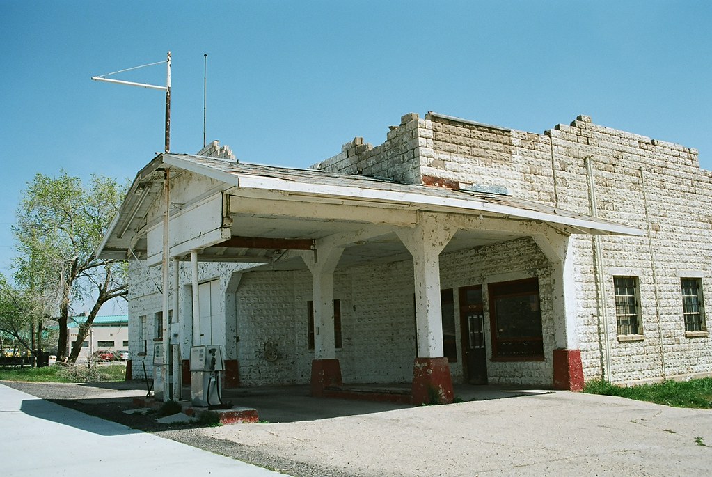 Closed up gas station Peach Springs, AZ Taken with my Mino… Flickr