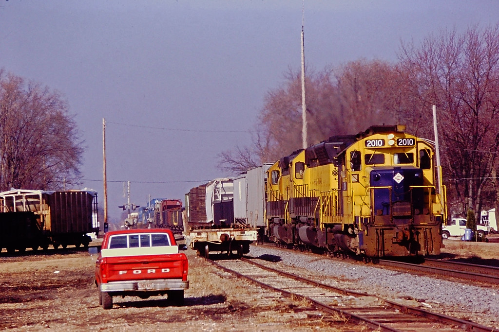 Yates City 3 Using track rights on the Peoria Sub acquired… Flickr