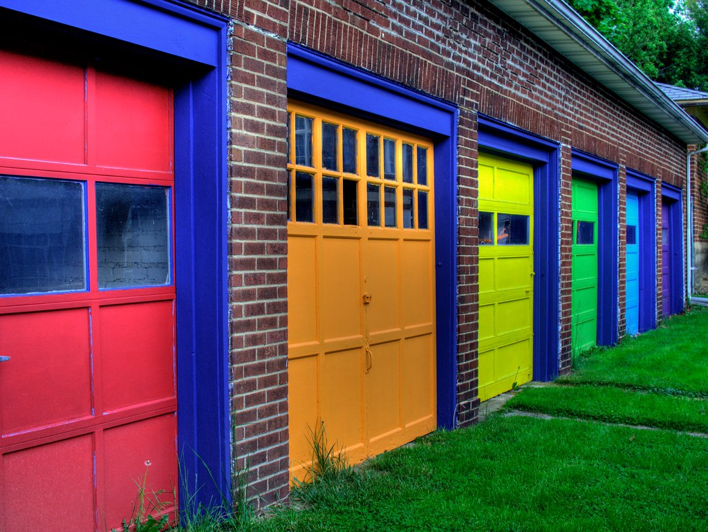 garage on Edgewood St in Edgewood Street, Flickr
