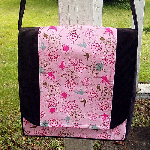 Supa pink and corduroy messenger bag Cotton and black cord… Flickr
