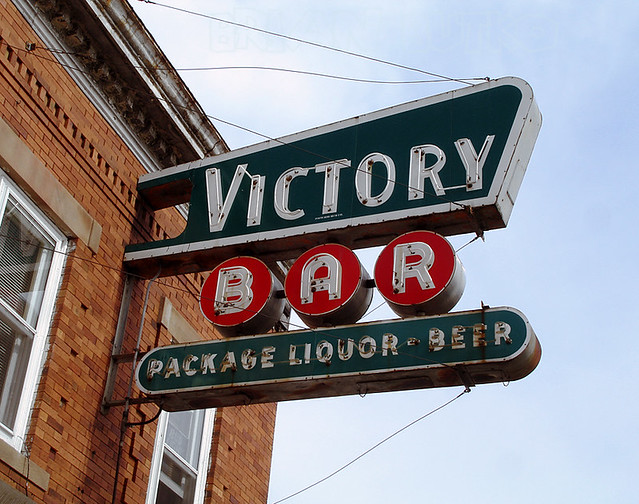 Victory Bar neon sign, South Bend, Indiana At the justpas… Flickr