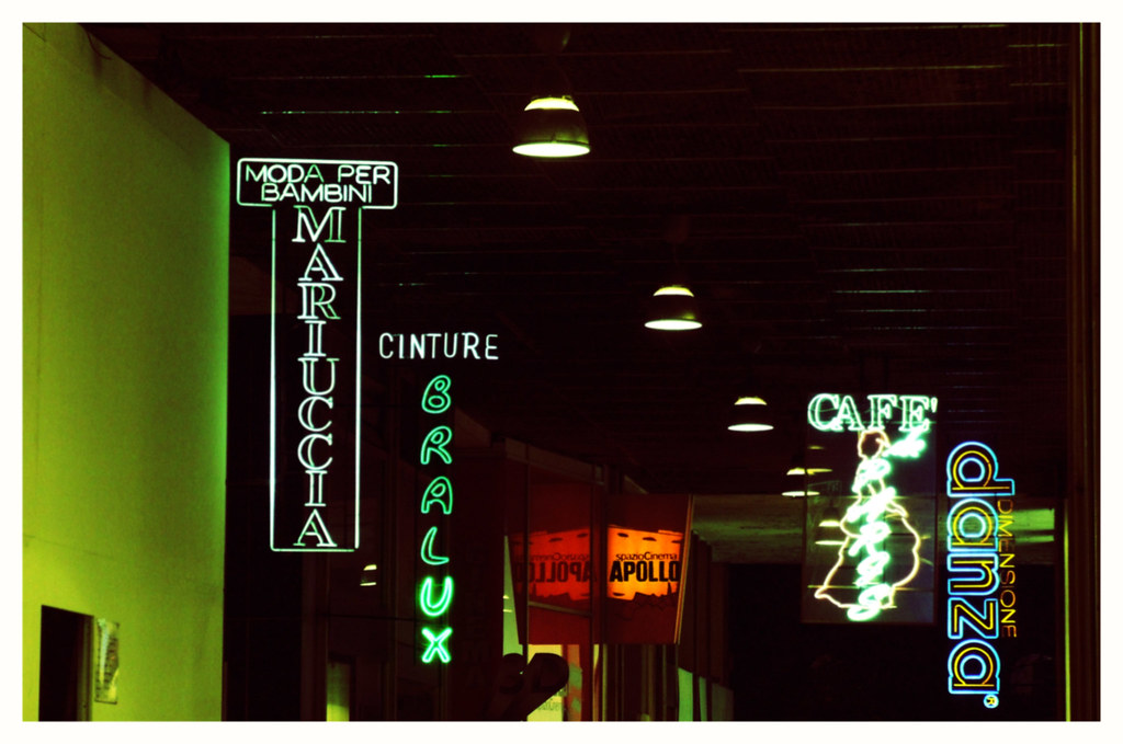 Terbaik Neon Milano Referensi