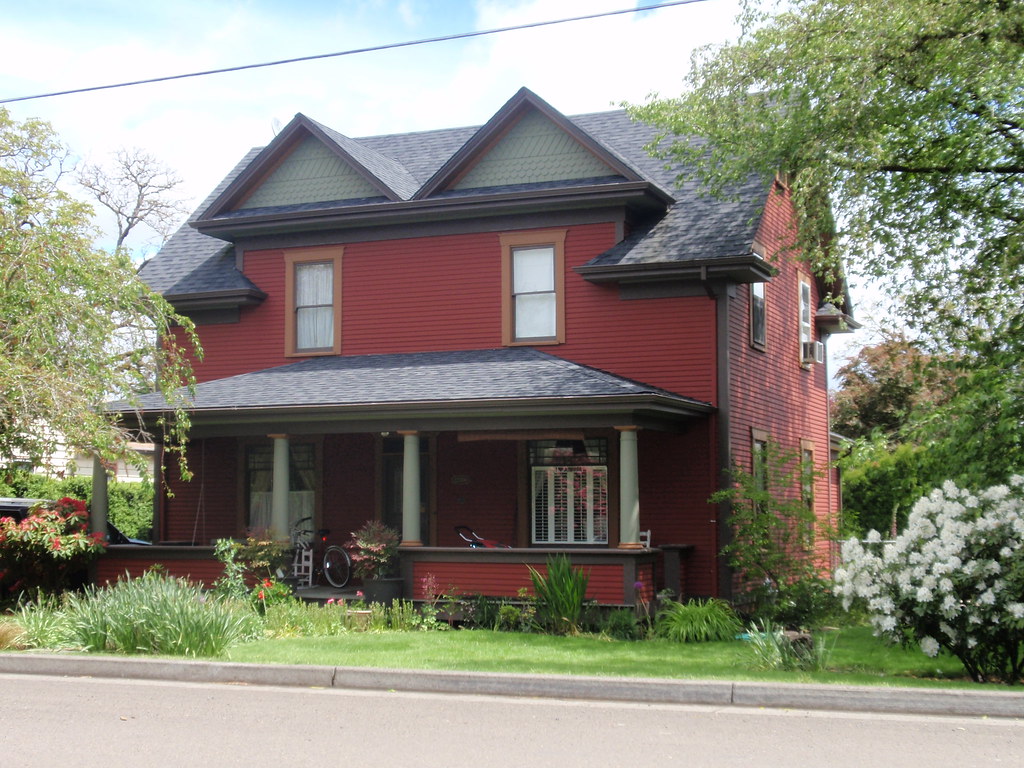Old red house, Aurora, Oregon Eli & AnneMarie Flickr