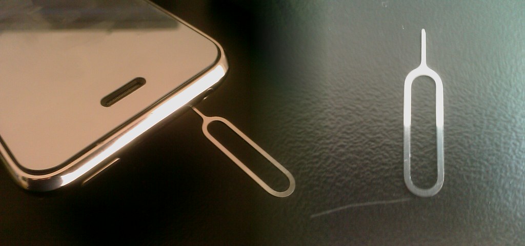 iPhone 3G How to Access the Sim Card Imagine the horror … Flickr