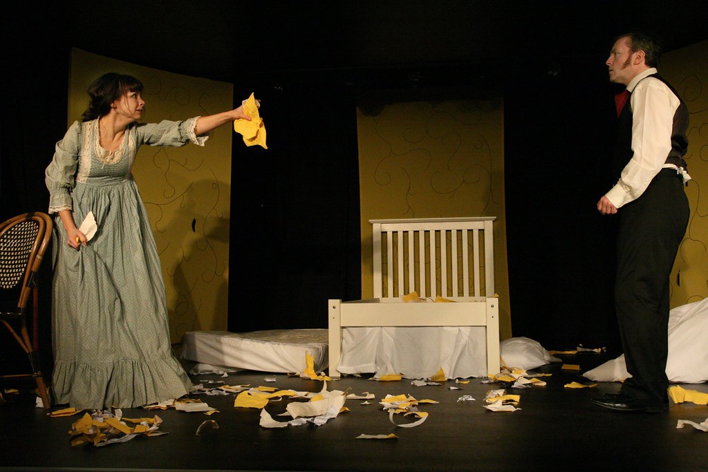 » Classic Cuts The Yellow Wallpaper