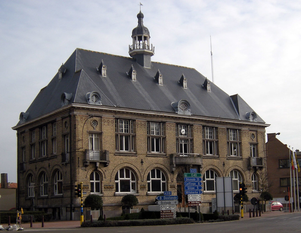 Gemeentehuis, Middelkerke Het gemeentehuis aan de Spermali… Flickr