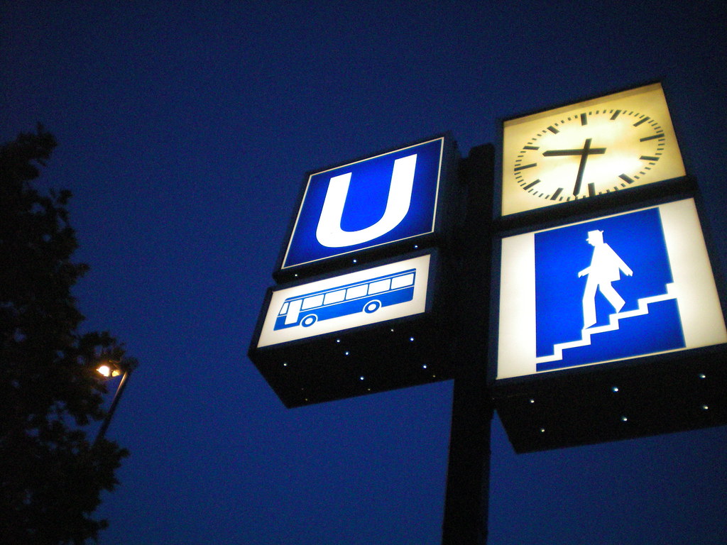 UBahnSchild München heartbeaz Flickr