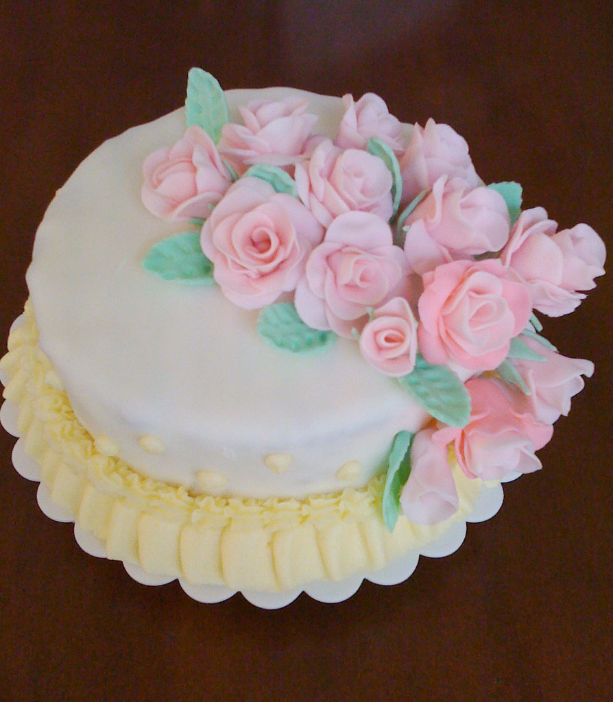 Cake with Fondant roses Cake decorated with Fondant roses … Flickr
