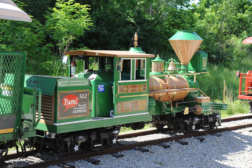 d7c_6026 One of the zoo train engines on a siding at the L… Flickr