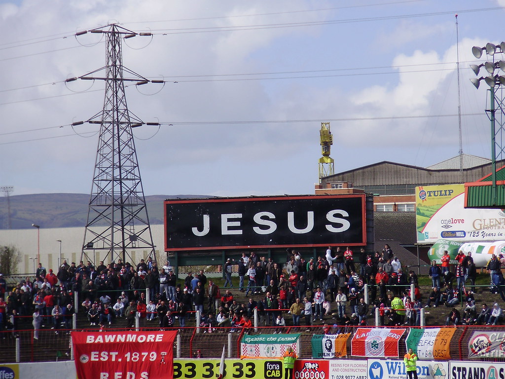 Cliftonville Supporters Cliftonville supporters at The Ova… Flickr