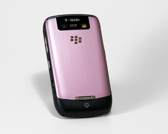 Pink BlackBerry Curve 8900 Shot with an SB800 on left and… Flickr