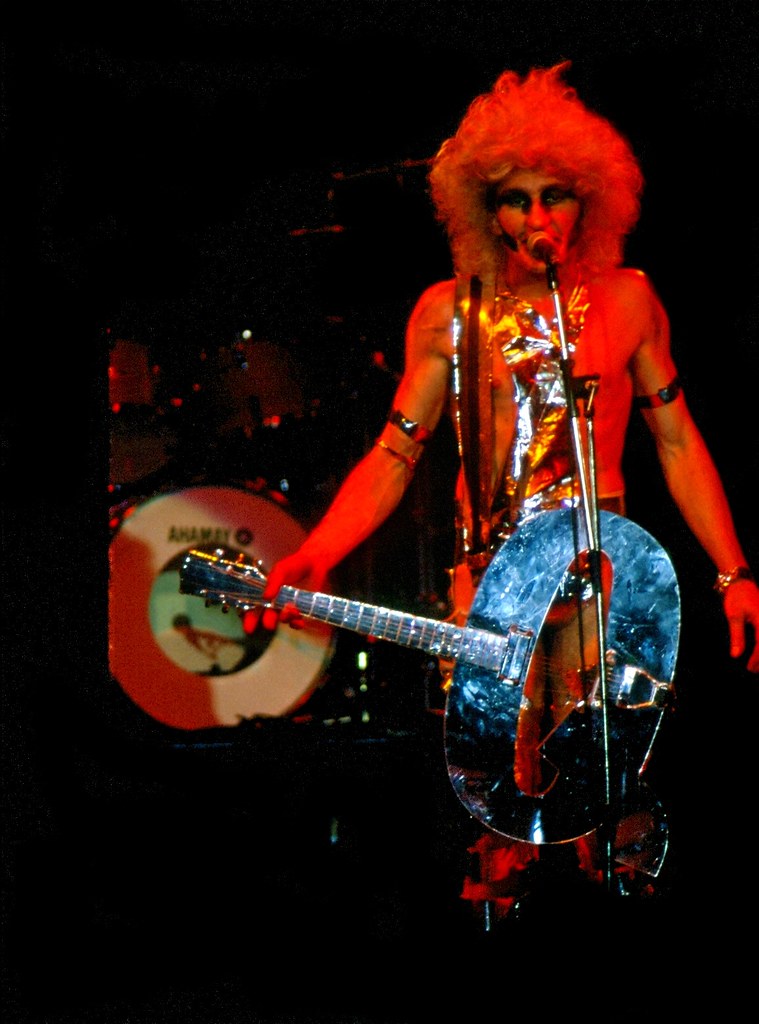 43 1977 The Tubes Fee Great Guitar Fee as QUAY LEW… Flickr