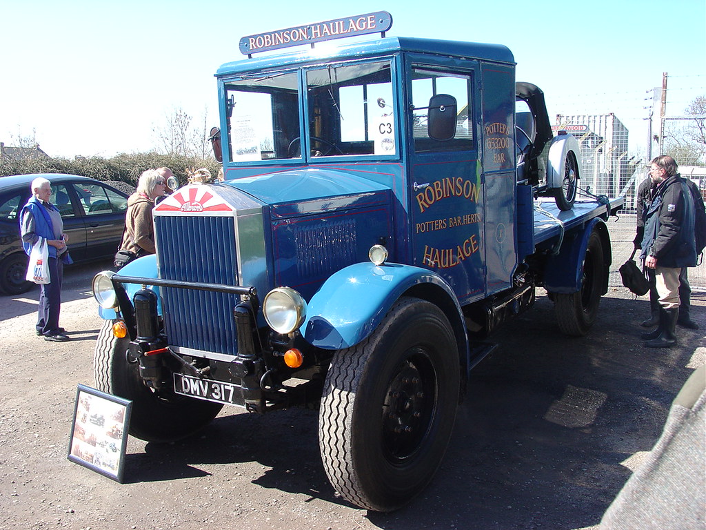 DMV 317 1936 Albion AM463 Dick Robinsons livery with Vincent