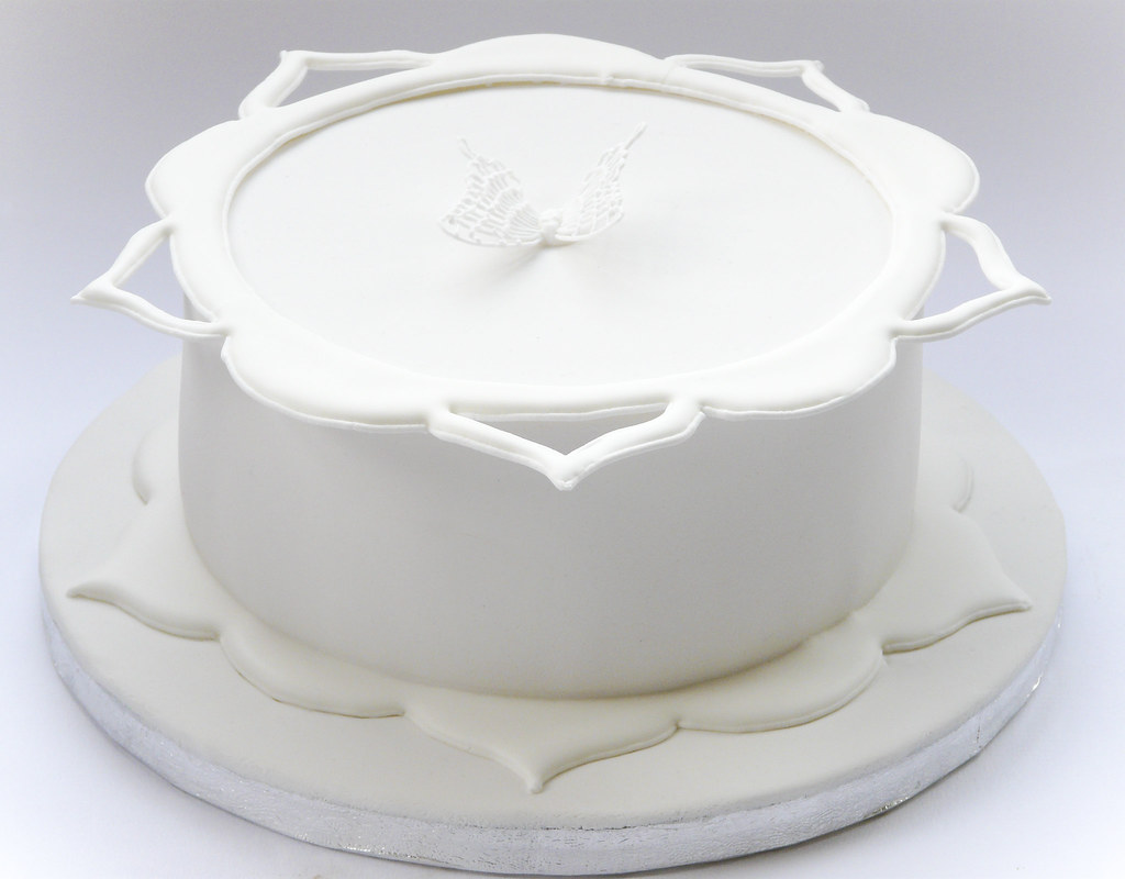Royal Icing collar I enrolled in an PME Royal Icing course… Flickr