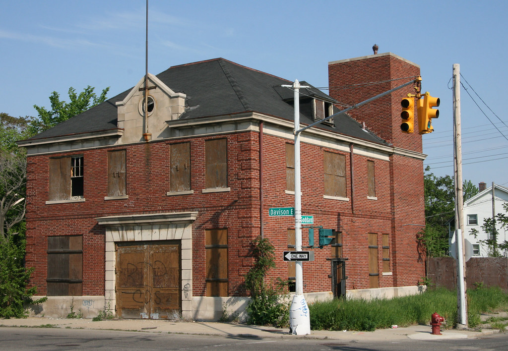 Abandoned Fire Station Old abandoned firestation in Highla… Flickr