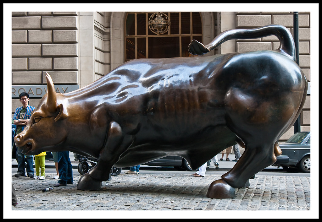 Charging Bull Or the Wall Street Bull. It a 3,200 kg bronz… Flickr