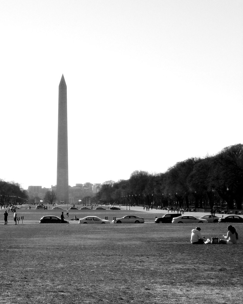 Mall Picnic A group of picnickers take advantage of the ea… Flickr