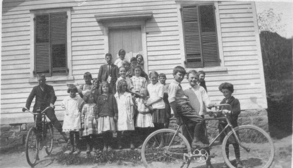 Bovina Butt End School (District 3) group 1918 Group of sc… Flickr