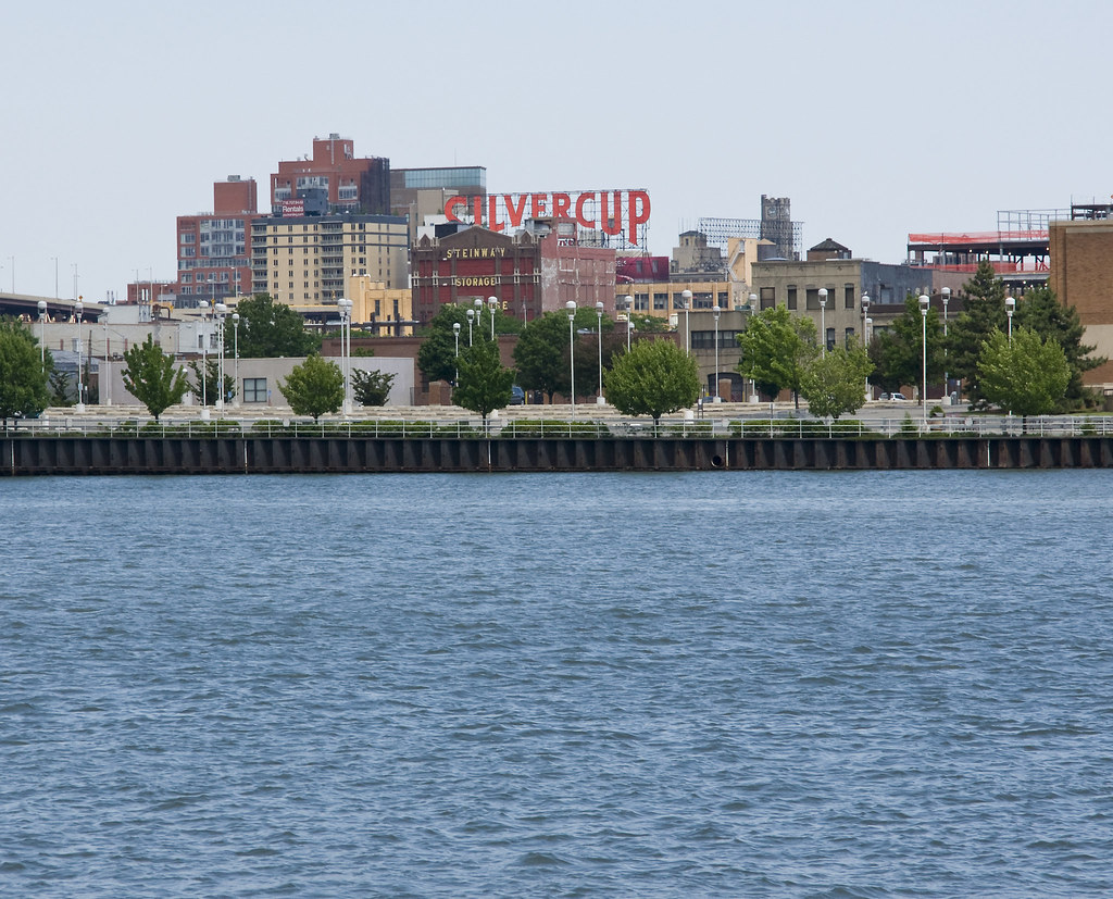 Silvercup Sign They used to bake bread at Silvercup in Lon… Flickr