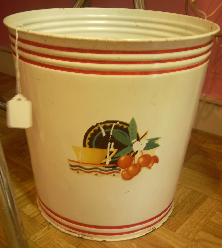 Vintage kitchen tin trash can Vintage kitchen tin trash ca… Flickr