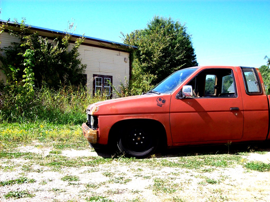 Static dropped Nissan Hardbody You can't rat like me. ) Flickr