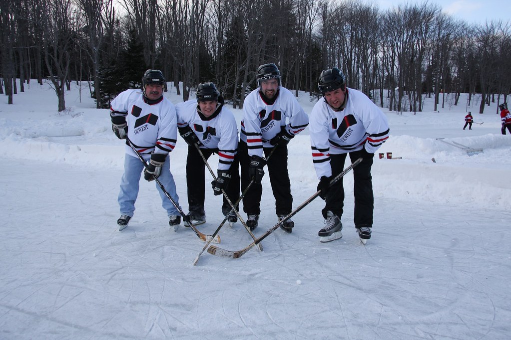 Pond Hockey_Teams_2009021315_30.jpg RCMWR Flickr
