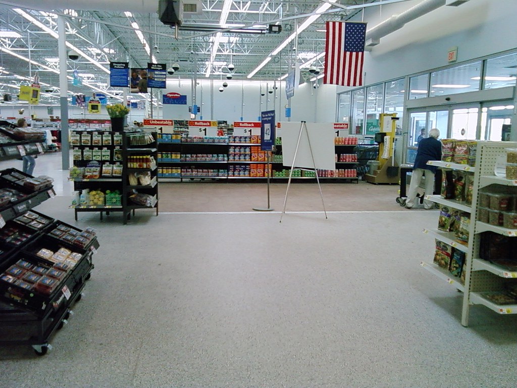 WalMart Knoxville, Iowa A look yonder of the front. Flickr