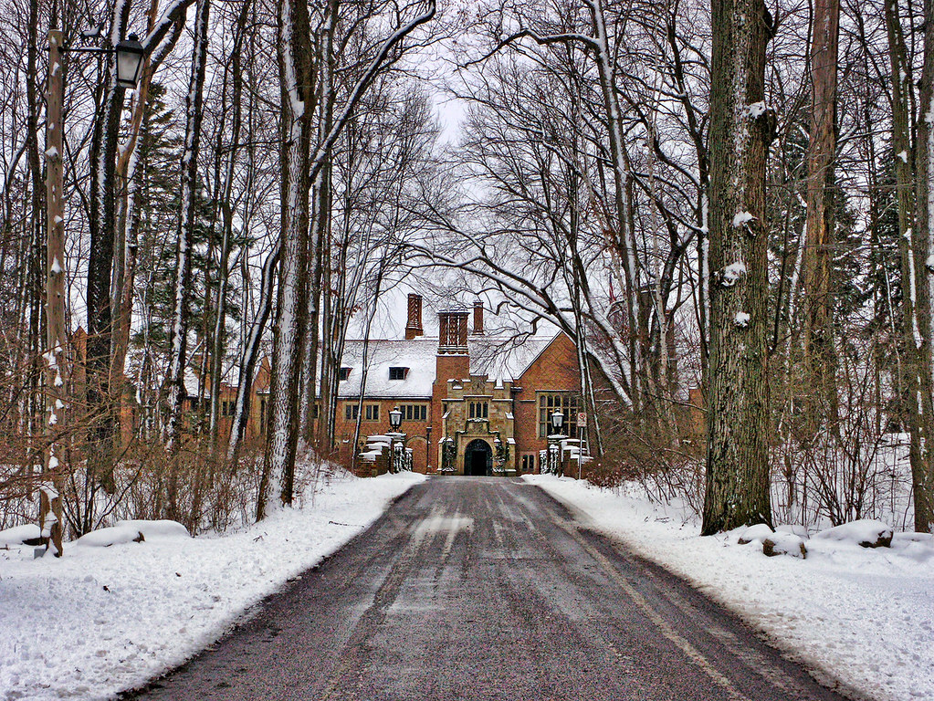 Dodge Mansion Entrance to the old Dodge mansion (Meadow Br… Flickr