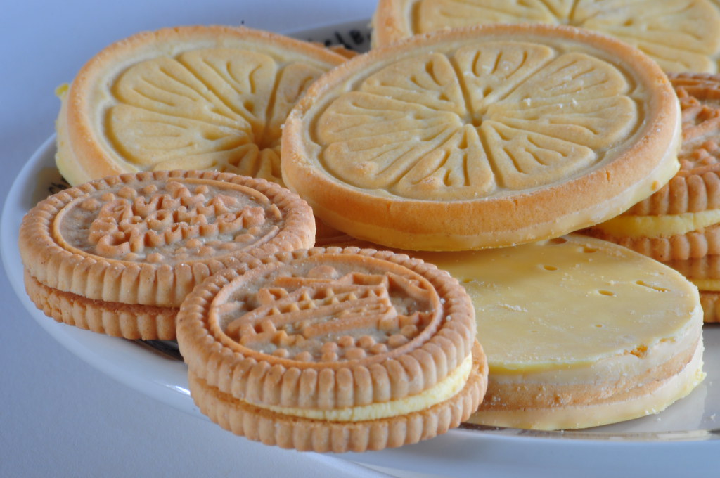 Lemon Chalet Cremes vs. Lemonades The small cookies are th… Flickr