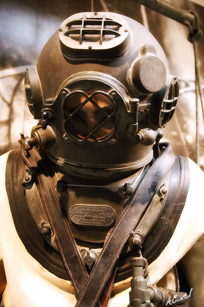 U.S. Navy Mark V Deep Diving Suit at the U.S. Navy Museum Flickr