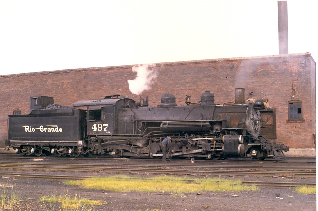 497 being serviced in Chama The 497 gets a lube job in Oct… Flickr