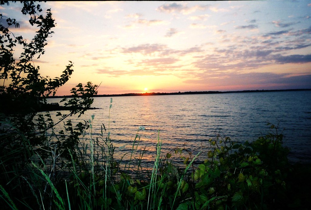 Milford Lake at Sunset The largest lake in Kansas. Known a… Flickr