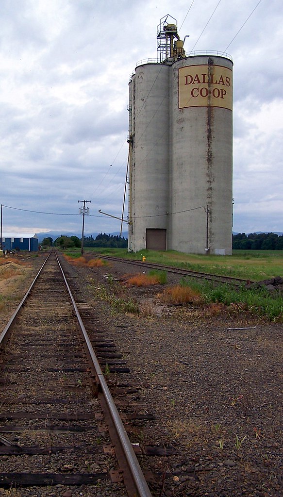 dallas coop Coop elevator, Dallas Oregon. Bruce Fingerhood Flickr