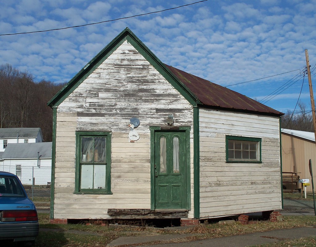 OH Macksburg Mini House 2 Tiny "flatiron" house on a cor… Flickr