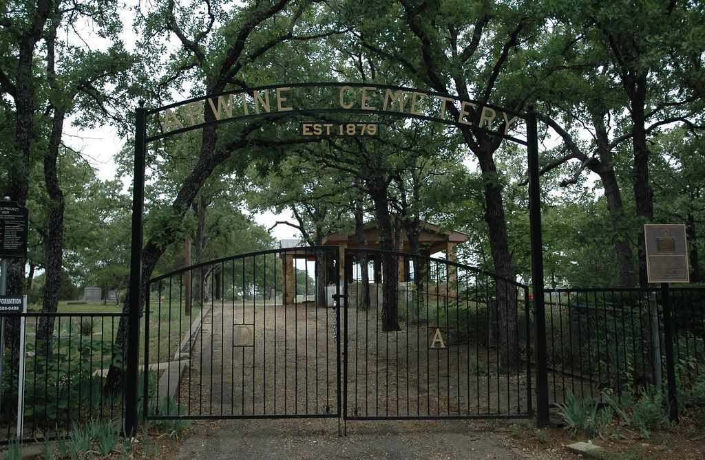 Arwine Cemetery The main gateway to Arwine Cemetery in Hur… Flickr