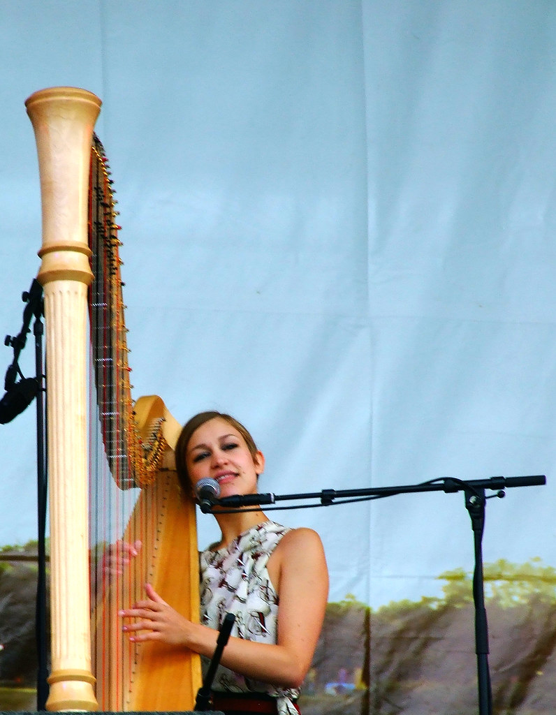 Joanna Newsom Joanna Newsom at the 2008 Latitude Festival Nic
