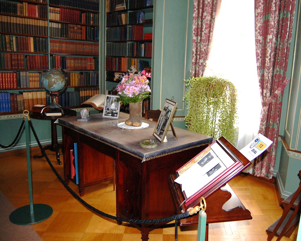 The "LIttle Library" Eastman House This desk is l… Flickr