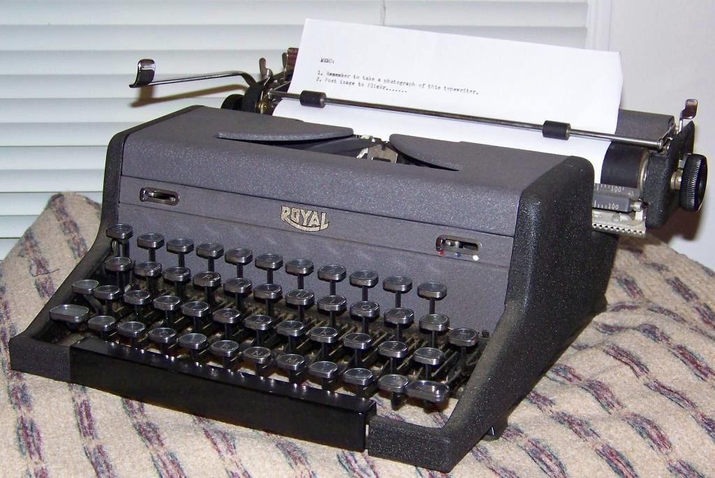 Royal portable typewriter Another typewriter has made it h… Flickr