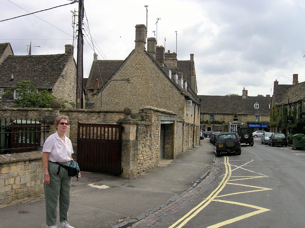 P8120026Burford, England The town of Burford, generally r… Flickr