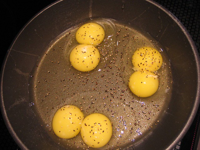 Double the yolk I cracked three eggs in a row all had doub… Flickr