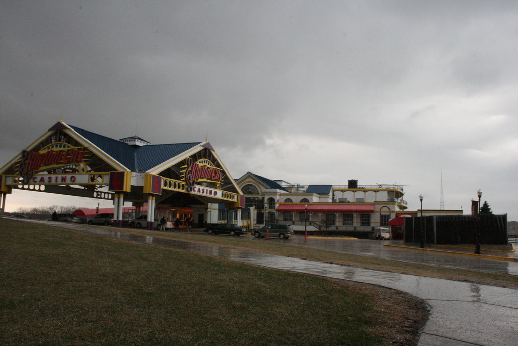 2009_WestBranch_141 Davenport, Iowa a casino boat on the… Flickr